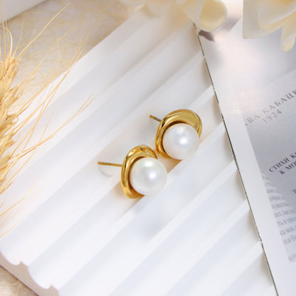 Shell Pearls Stud Earrings