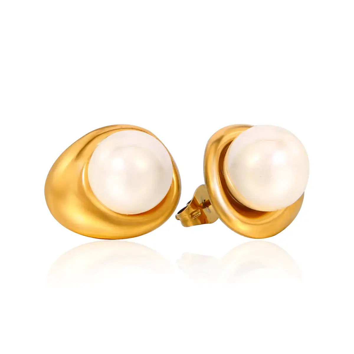 Shell Pearls Stud Earrings