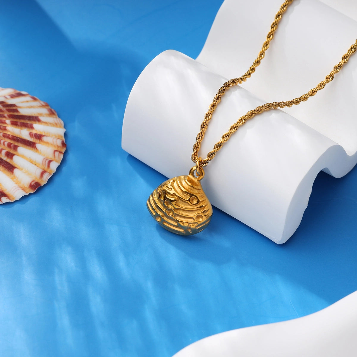 Shell Pendant Necklace