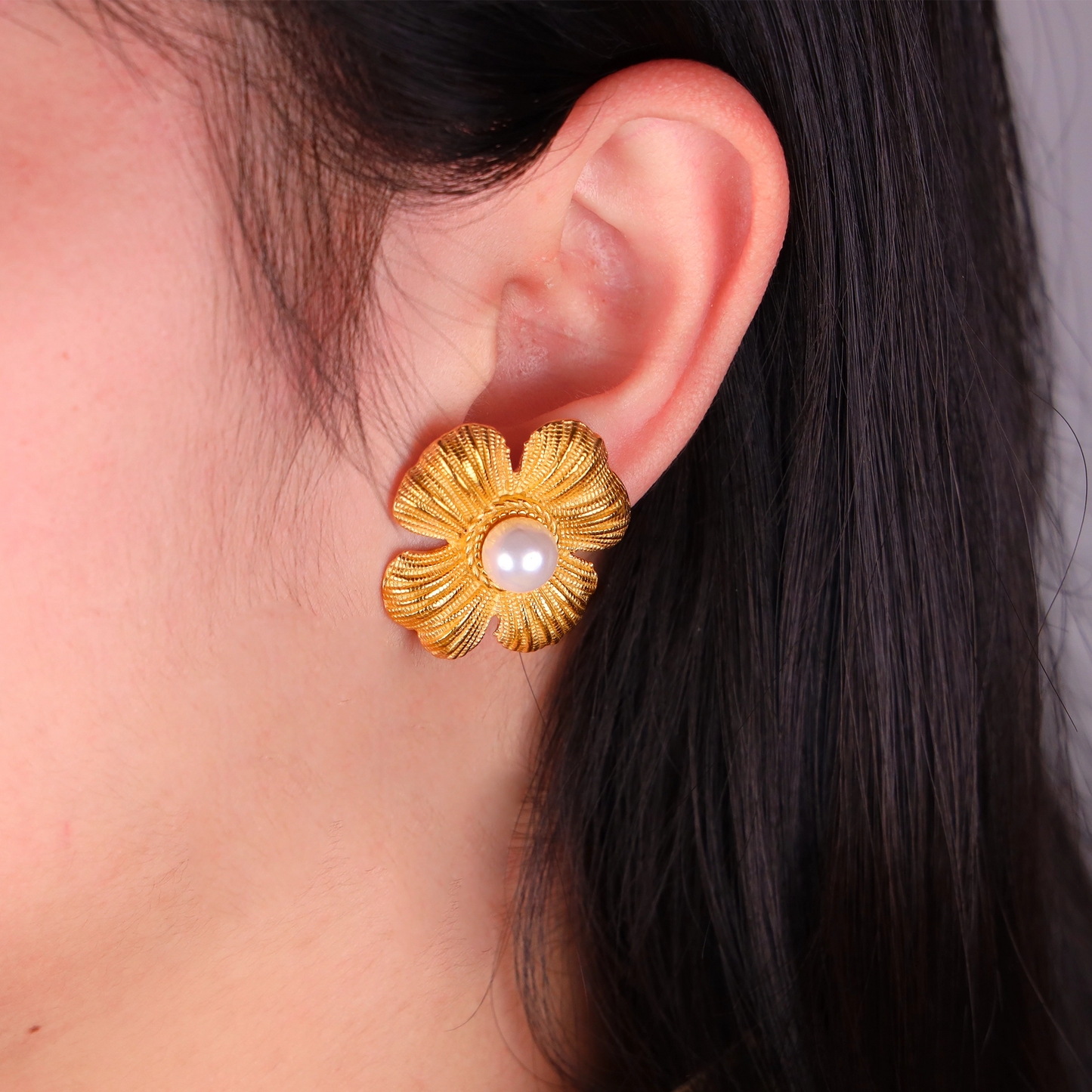 Shell Beads Flower Stud Earrings