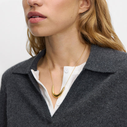 Delicate Curve Necklace