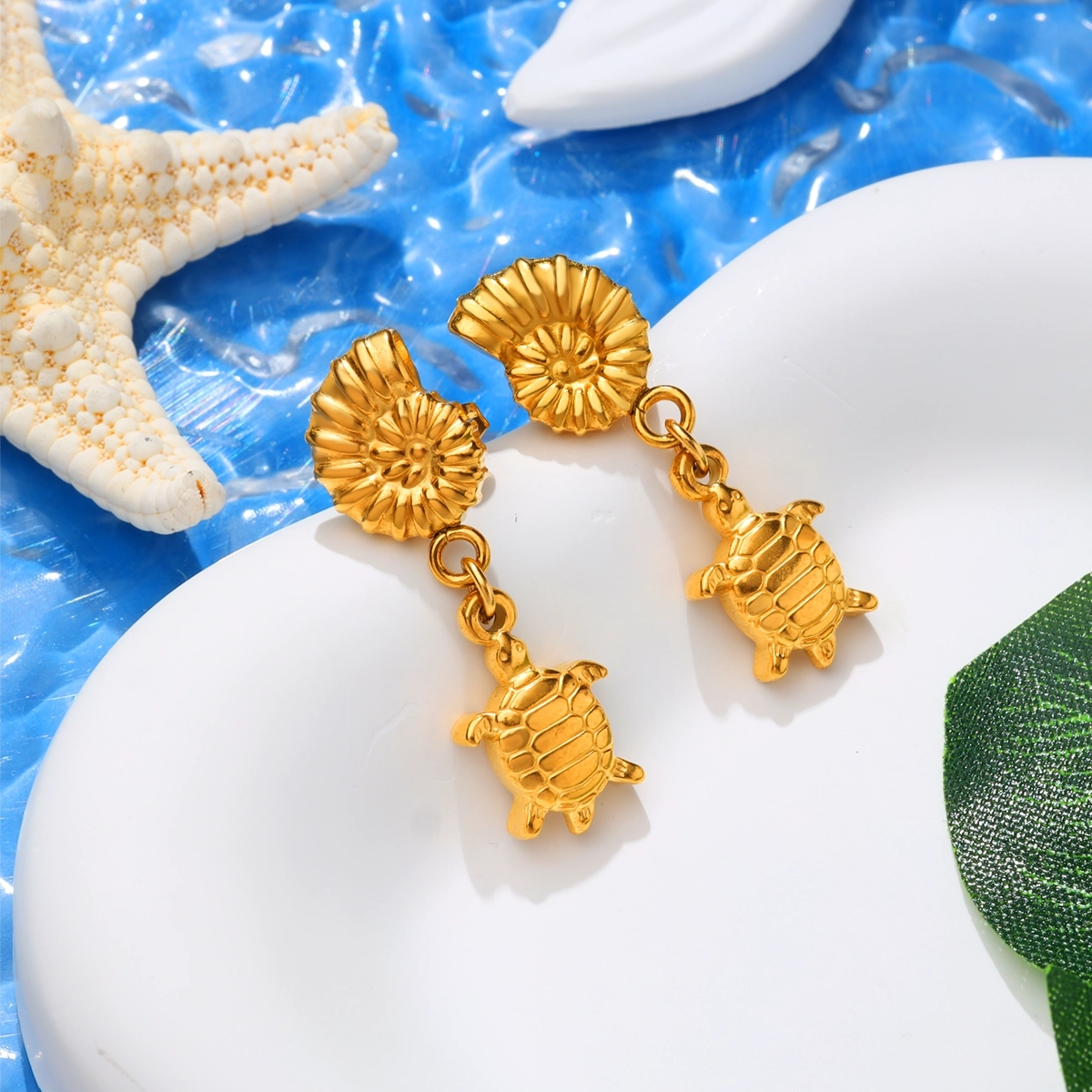 Turtle and Conch Stud Earring