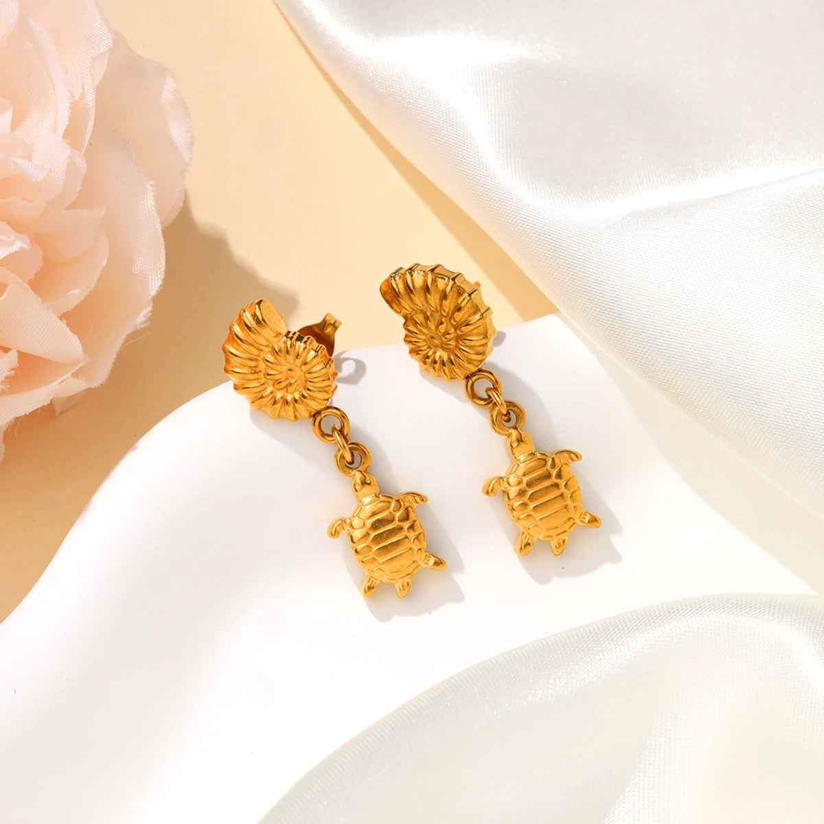 Turtle and Conch Stud Earring