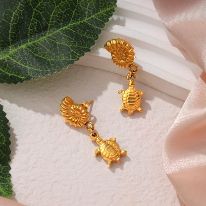 Turtle and Conch Stud Earring
