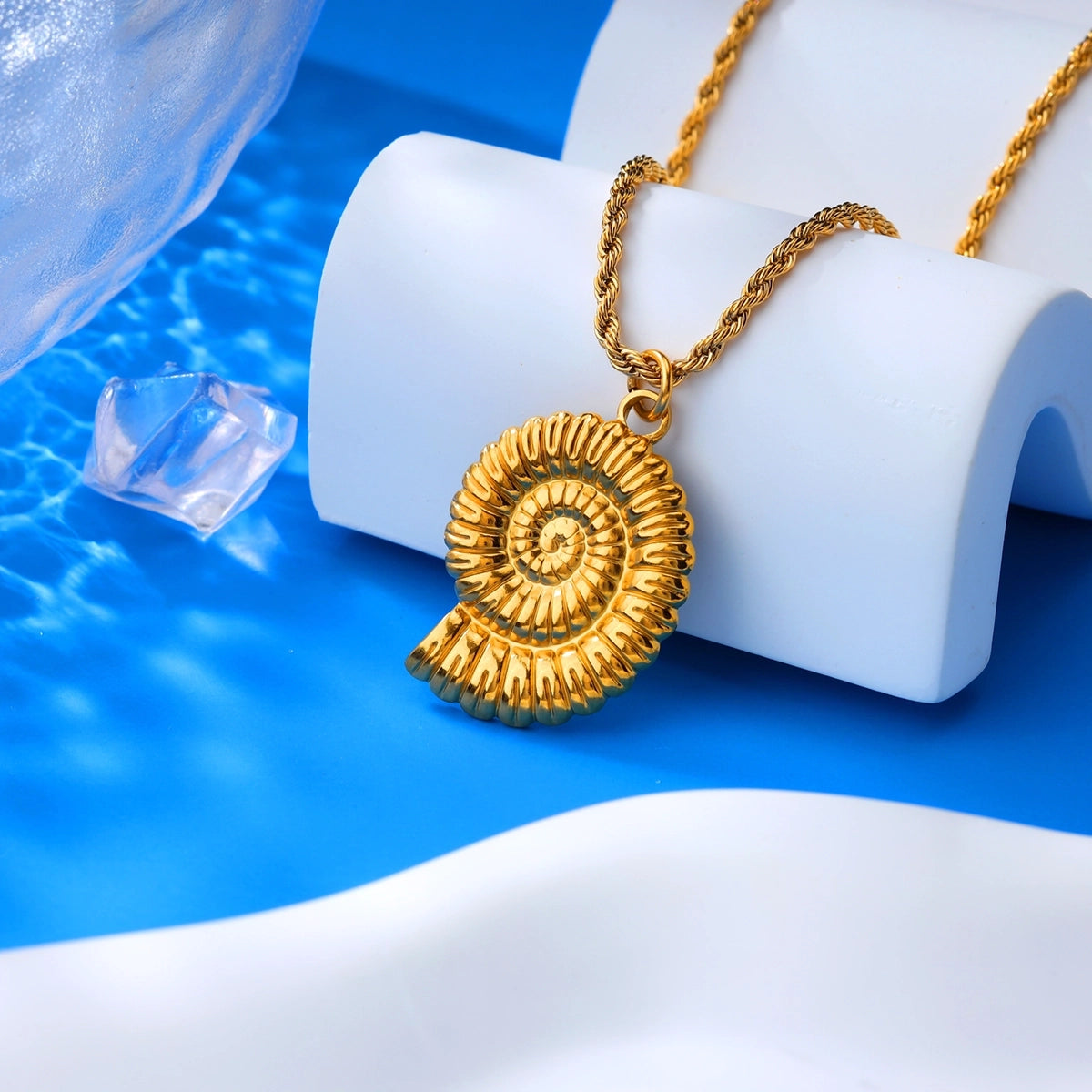 Conch Pendant Necklace