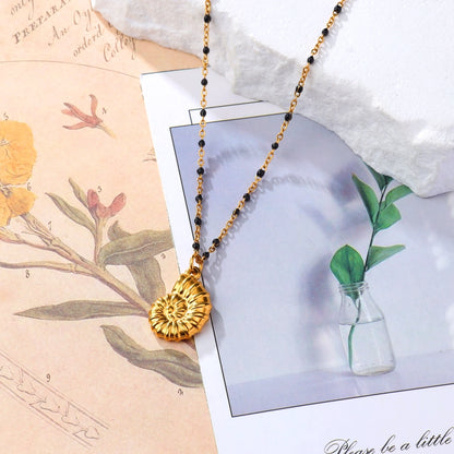 Conch Black Bead Pendant Necklace