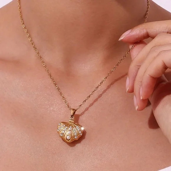 Magnetic Shell Pearl Pendant Necklace