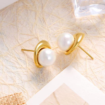 Shell Pearls Stud Earrings