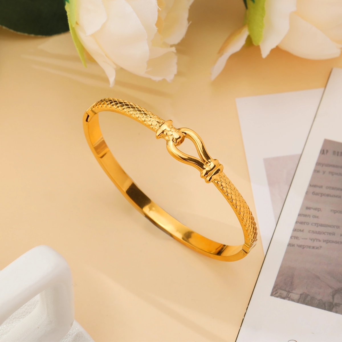 Horseshoe Clasp Bracelet Bangle