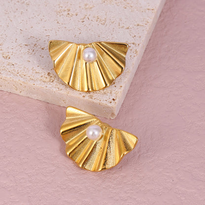 Shell Pearls Ribbed Stud Earrings