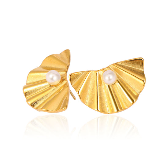 Shell Pearls Ribbed Stud Earrings