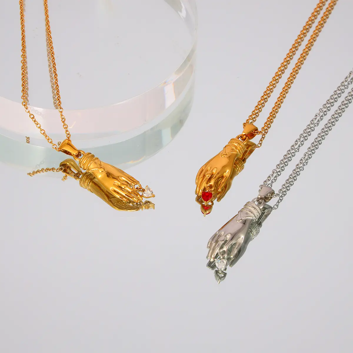 Zircon Heart Hand Necklace