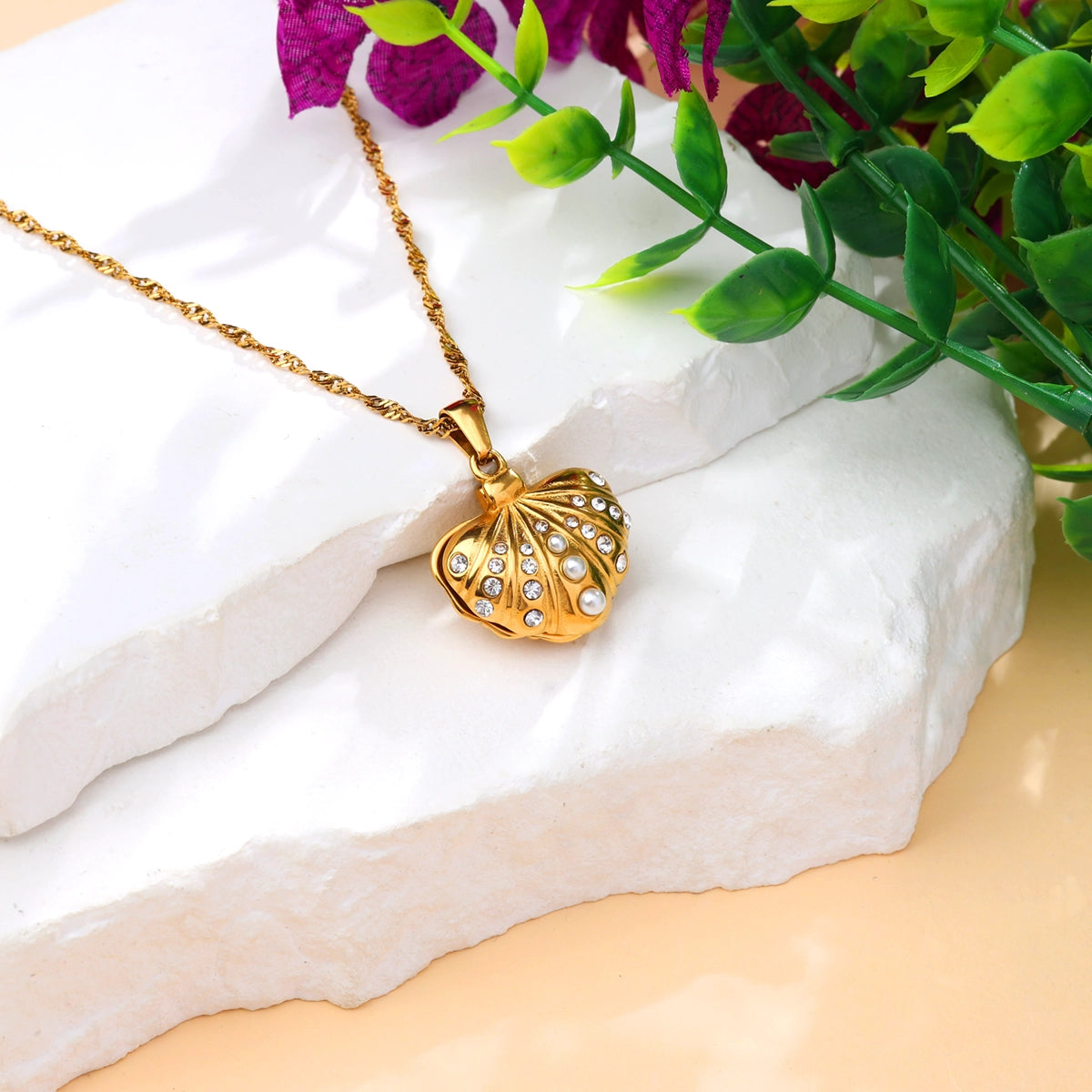 Magnetic Shell Pearl Pendant Necklace