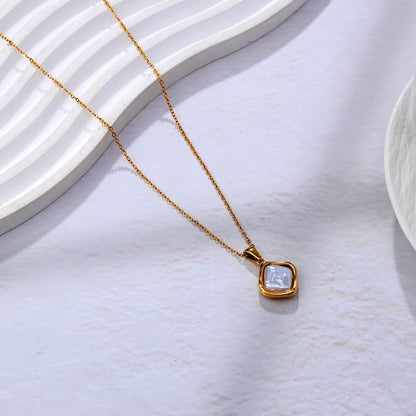 Shell Pearl Pendant Necklace