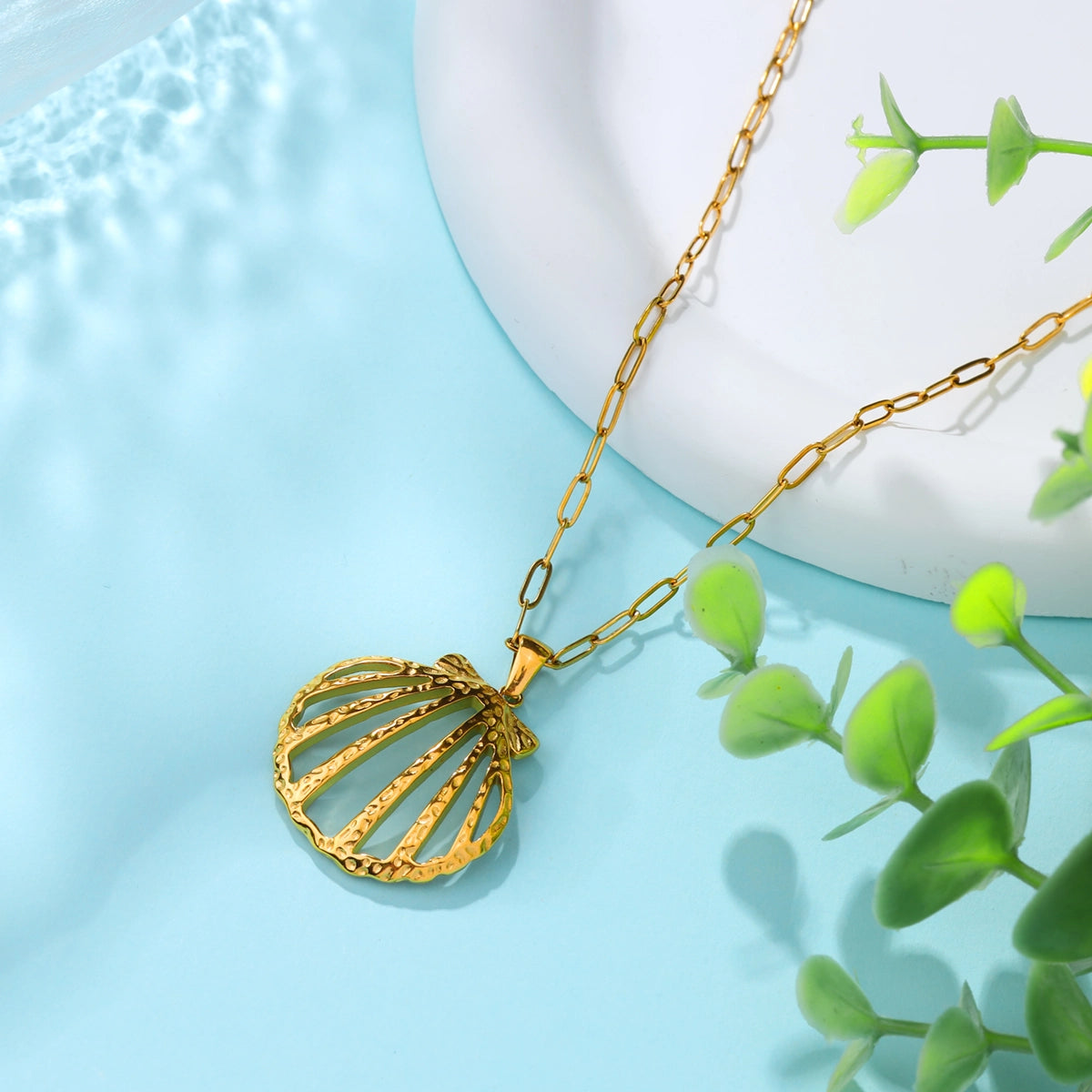 Hollow Shell Pendant Necklace