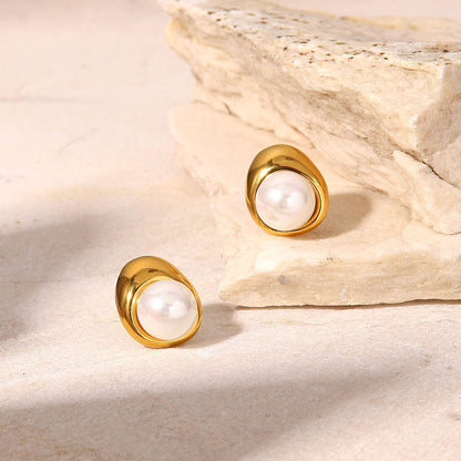 Shell Pearls Stud Earrings