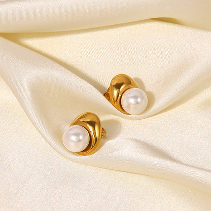 Shell Pearls Stud Earrings